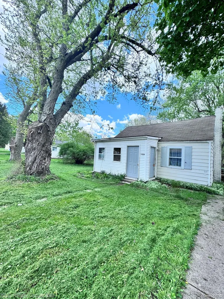 4928 Hughes Road Lansing City MI 48910