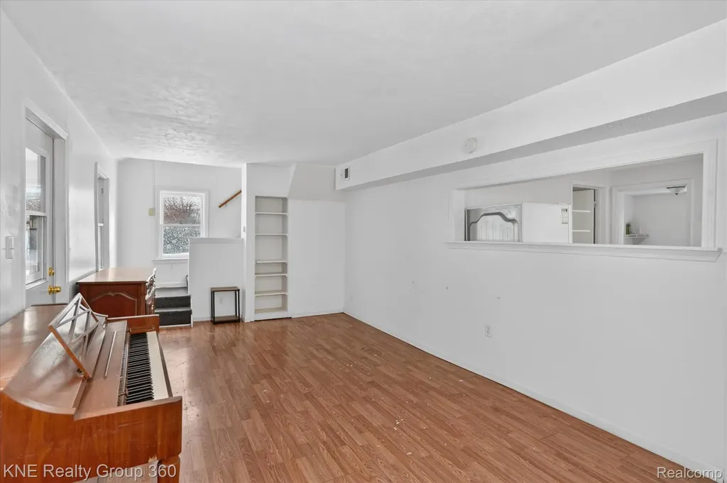 4928 Hughes Road Lansing City MI 48910