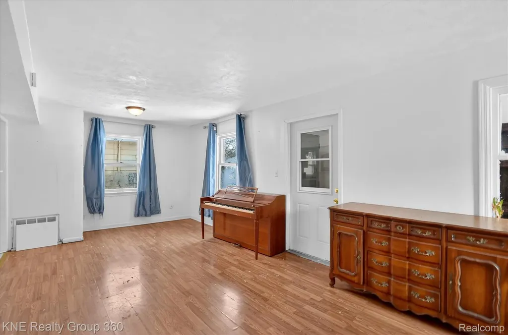 4928 Hughes Road Lansing City MI 48910