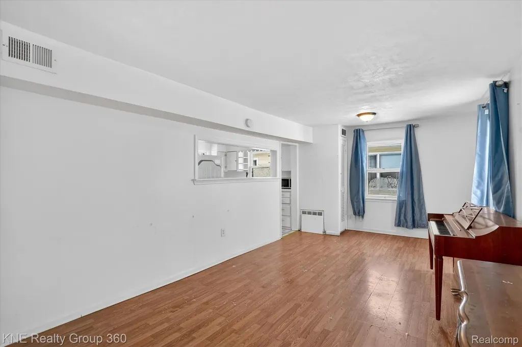 4928 Hughes Road Lansing City MI 48910