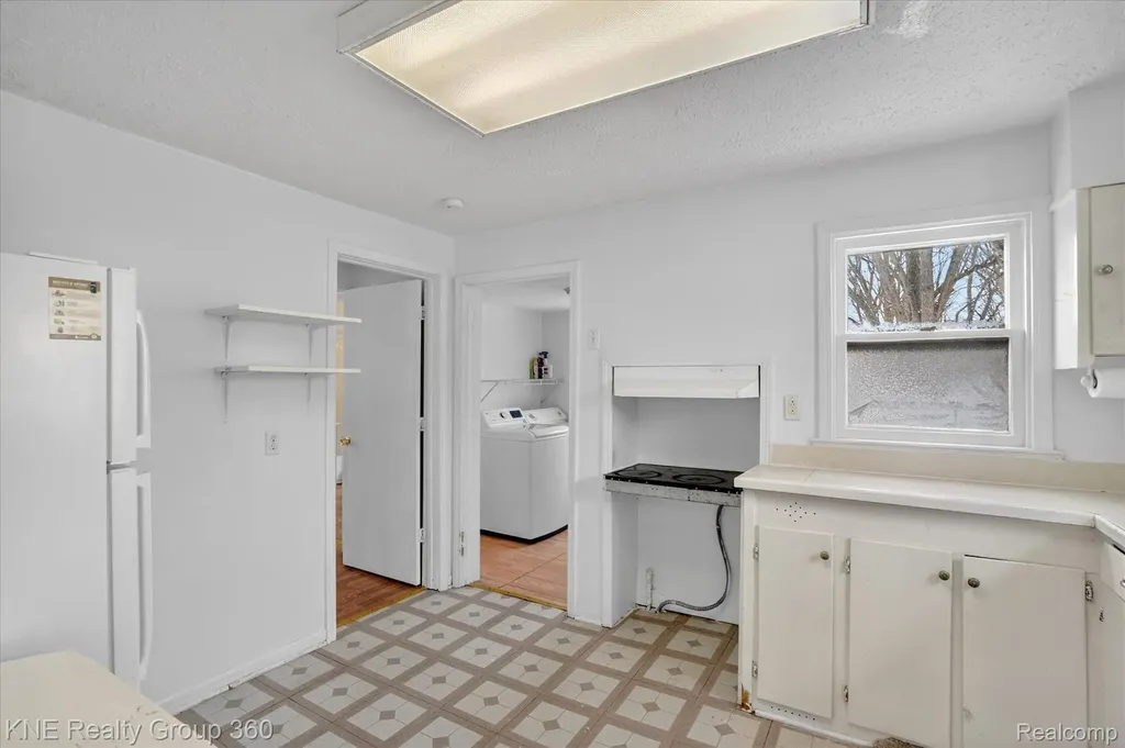4928 Hughes Road Lansing City MI 48910