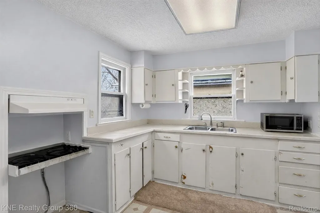 4928 Hughes Road Lansing City MI 48910