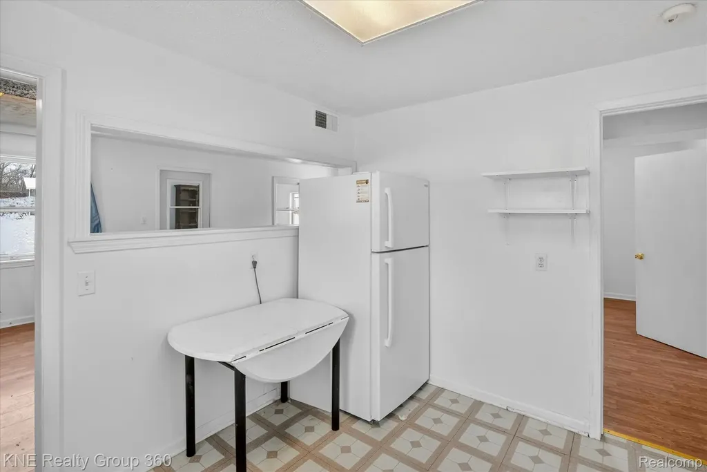 4928 Hughes Road Lansing City MI 48910