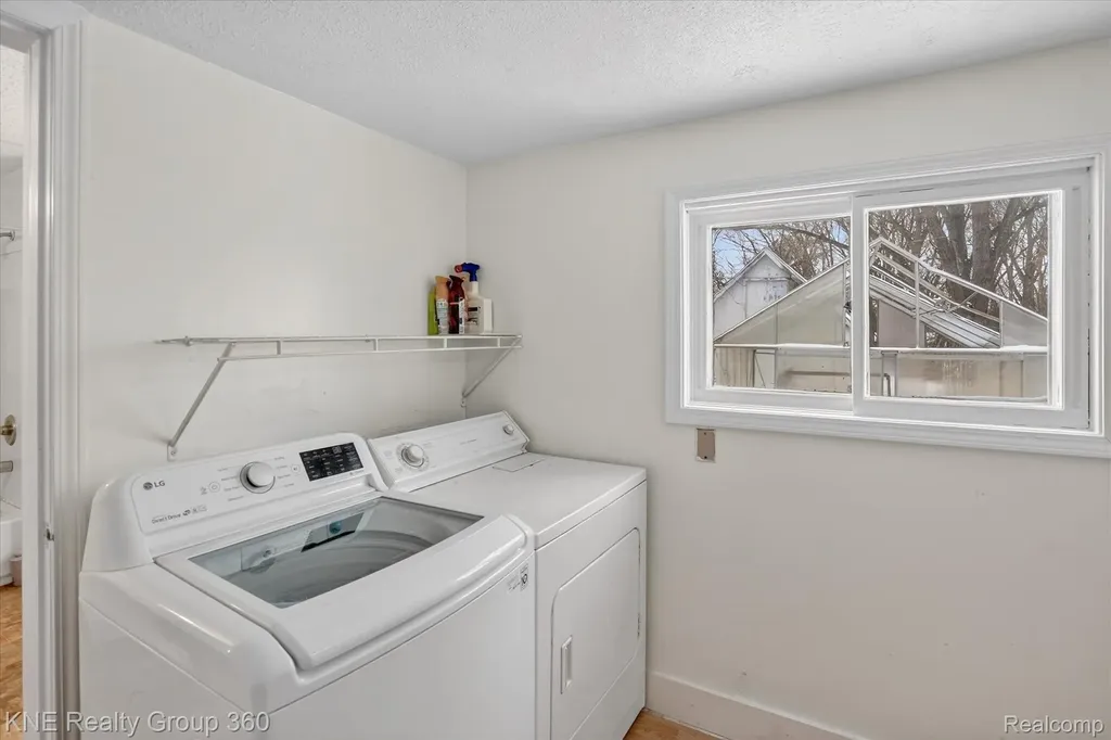4928 Hughes Road Lansing City MI 48910