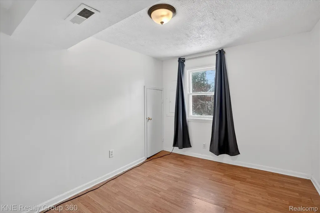 4928 Hughes Road Lansing City MI 48910