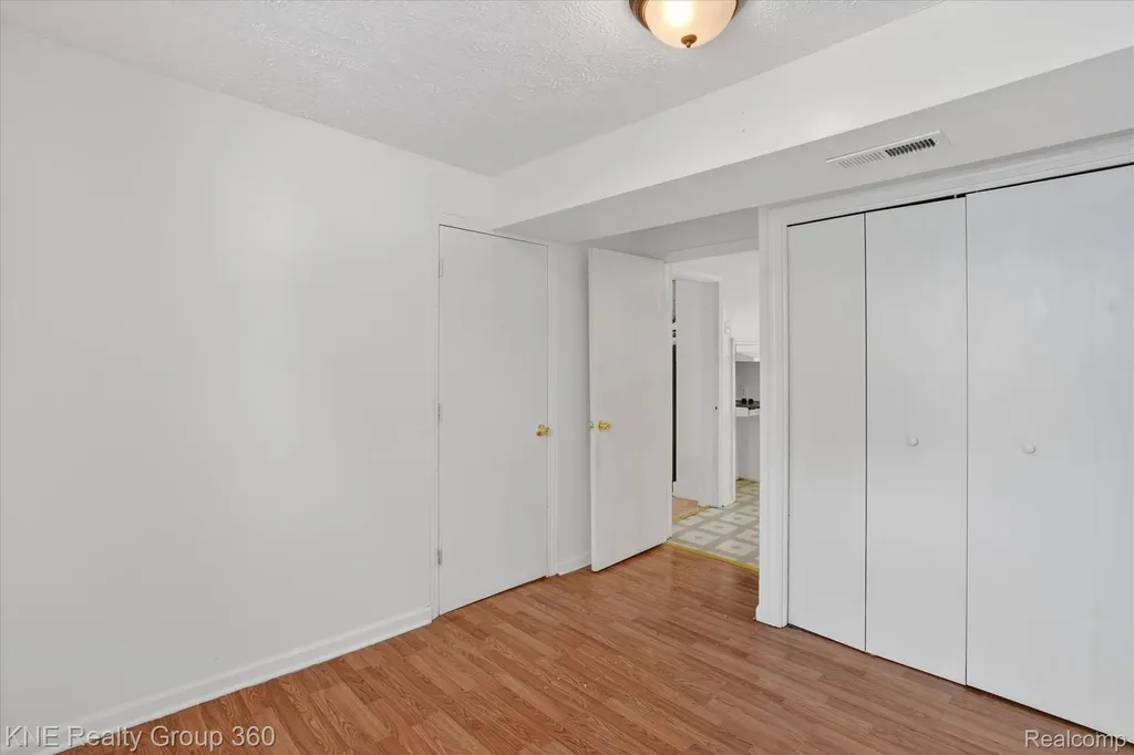 4928 Hughes Road Lansing City MI 48910