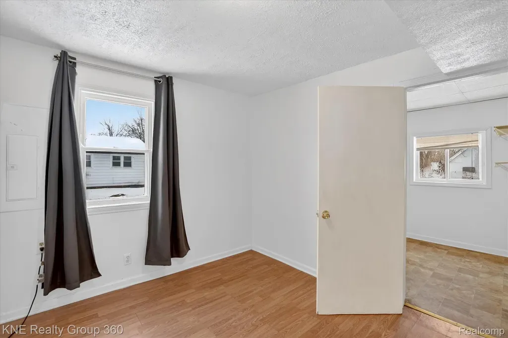4928 Hughes Road Lansing City MI 48910
