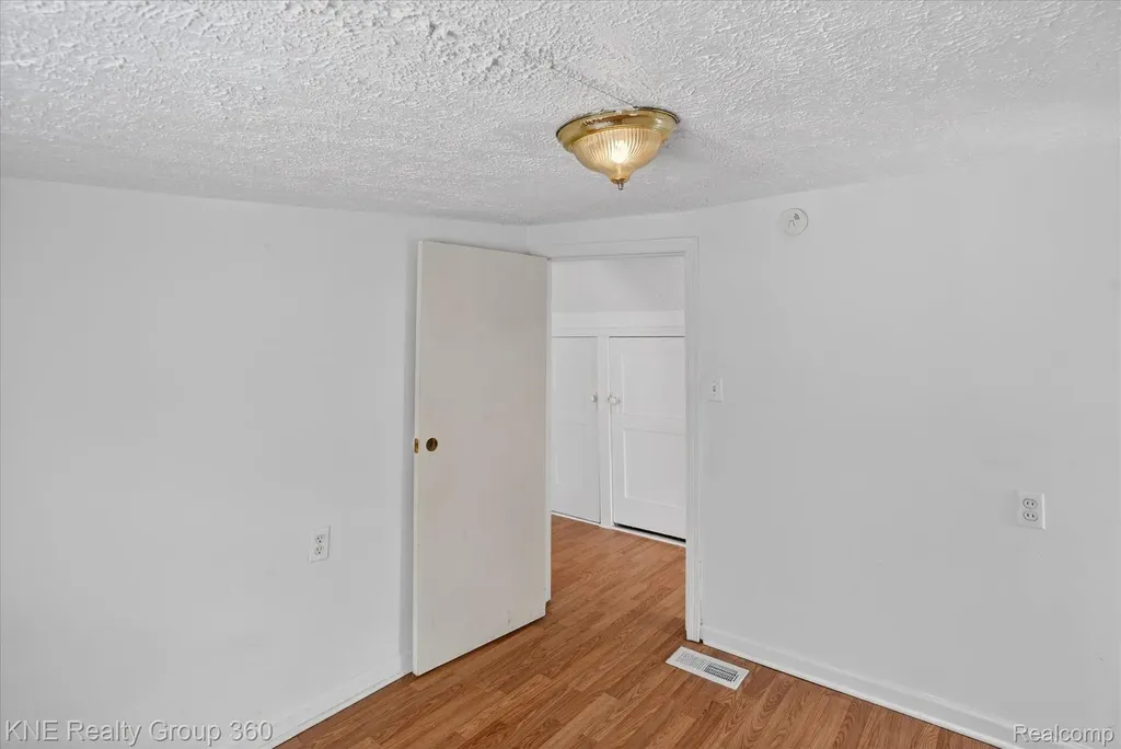 4928 Hughes Road Lansing City MI 48910