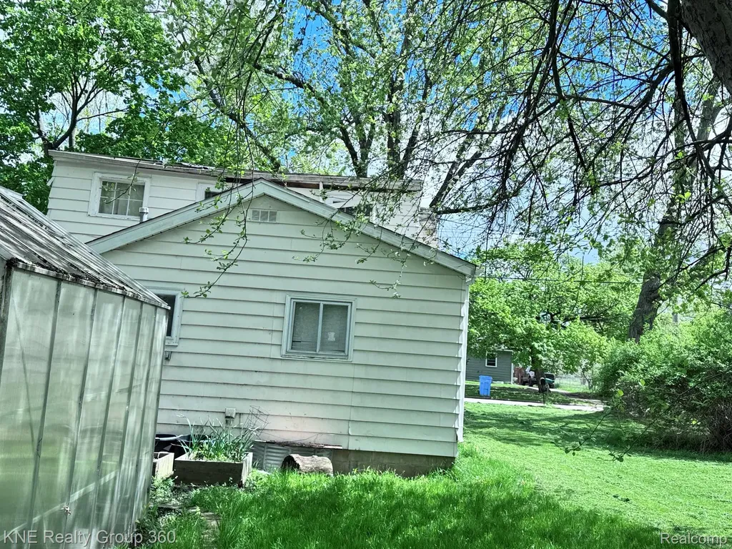4928 Hughes Road Lansing City MI 48910