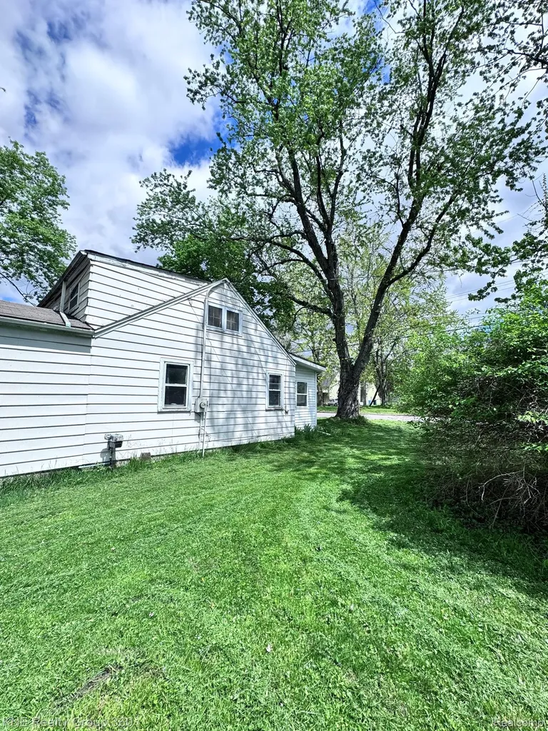 4928 Hughes Road Lansing City MI 48910