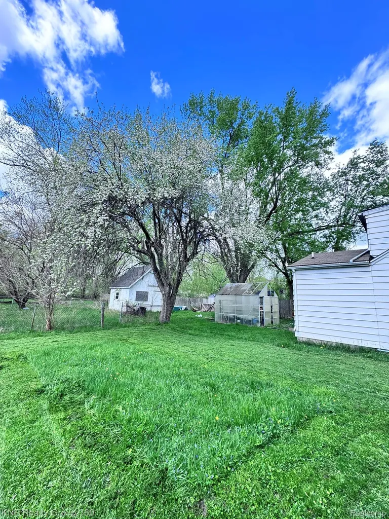 4928 Hughes Road Lansing City MI 48910