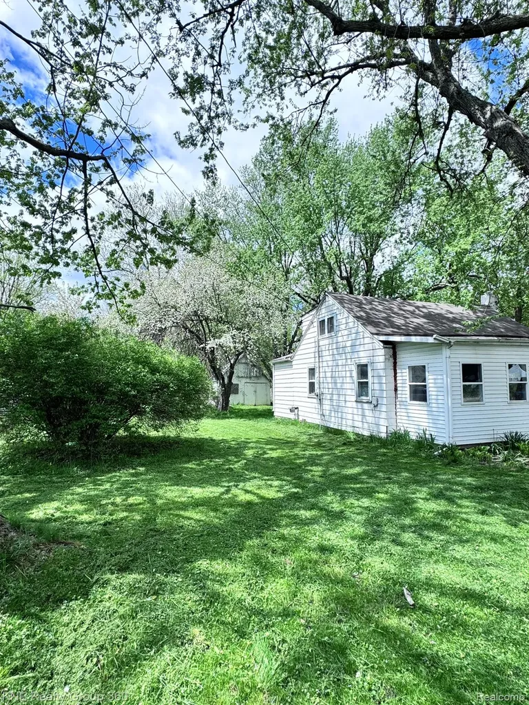 4928 Hughes Road Lansing City MI 48910