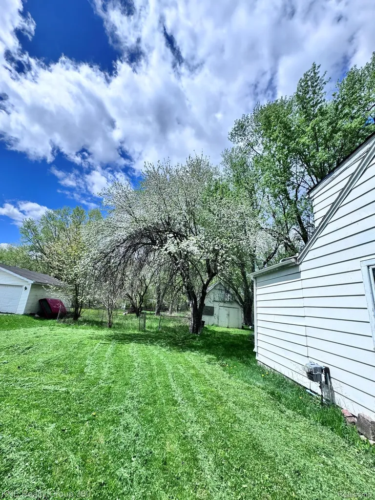 4928 Hughes Road Lansing City MI 48910