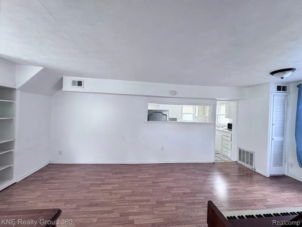 4928 Hughes Road Lansing City MI 48910