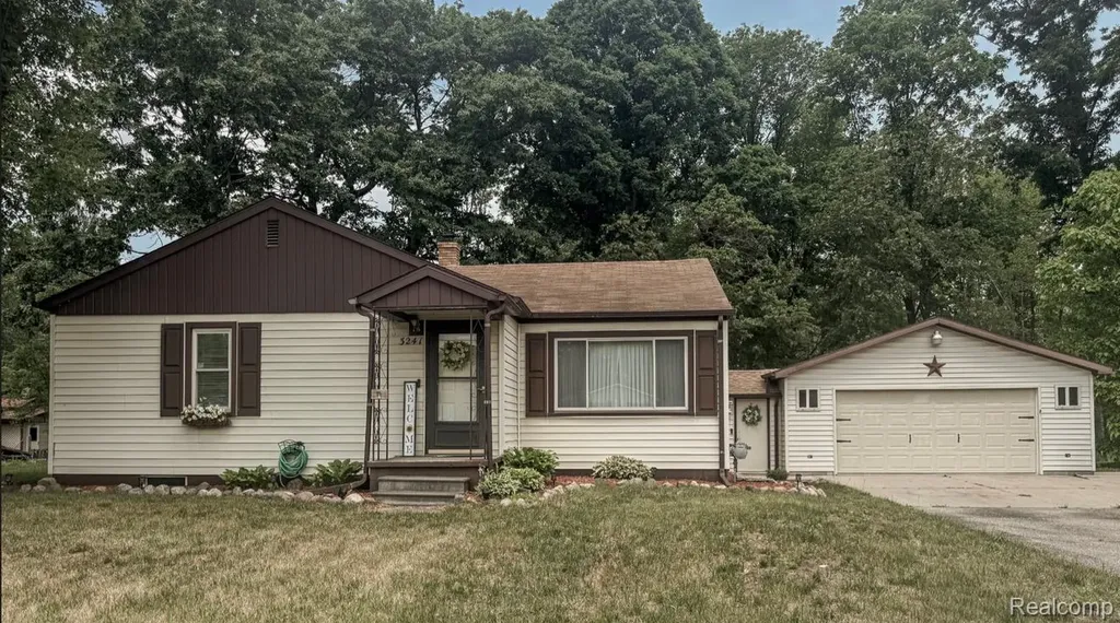 3241 Curtis Road Bridgeport Charter Township MI 48415