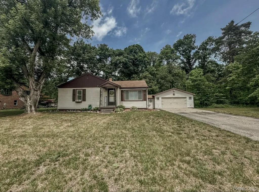 3241 Curtis Road Bridgeport Charter Township MI 48415