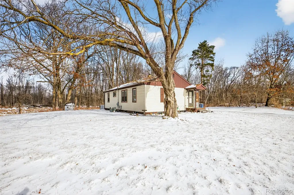 3241 Curtis Road Bridgeport Charter Township MI 48415