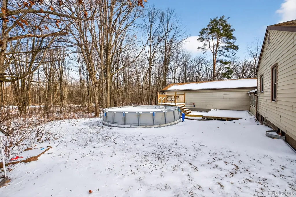 3241 Curtis Road Bridgeport Charter Township MI 48415