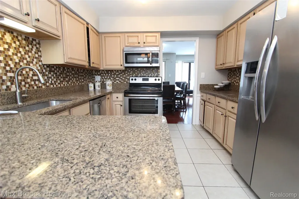 7338 Creek View Court West Bloomfield Charter Township MI 48322