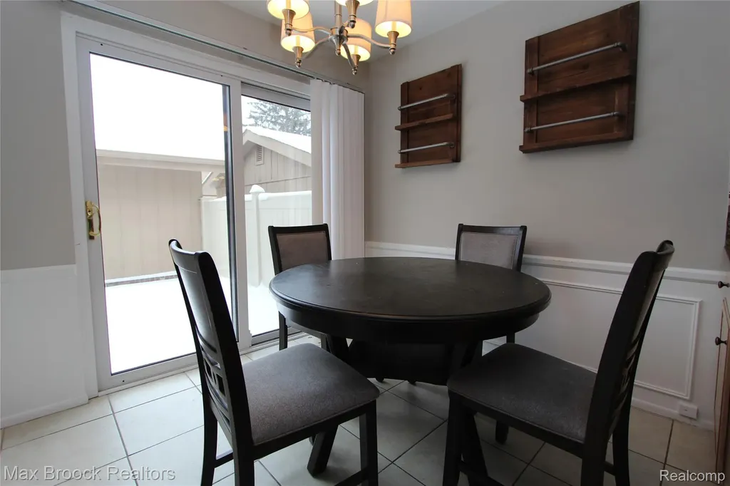 7338 Creek View Court West Bloomfield Charter Township MI 48322