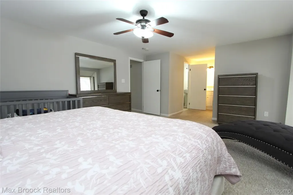 7338 Creek View Court West Bloomfield Charter Township MI 48322