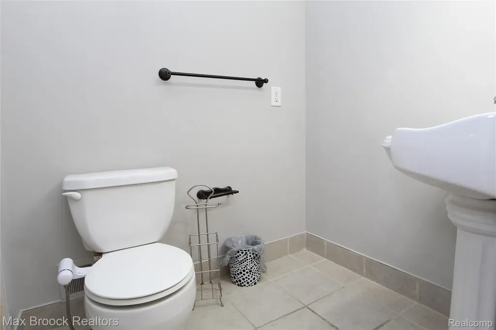 7338 Creek View Court West Bloomfield Charter Township MI 48322