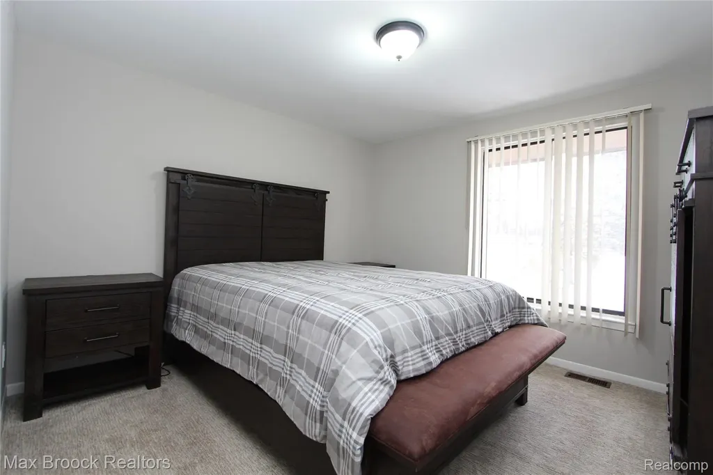 7338 Creek View Court West Bloomfield Charter Township MI 48322