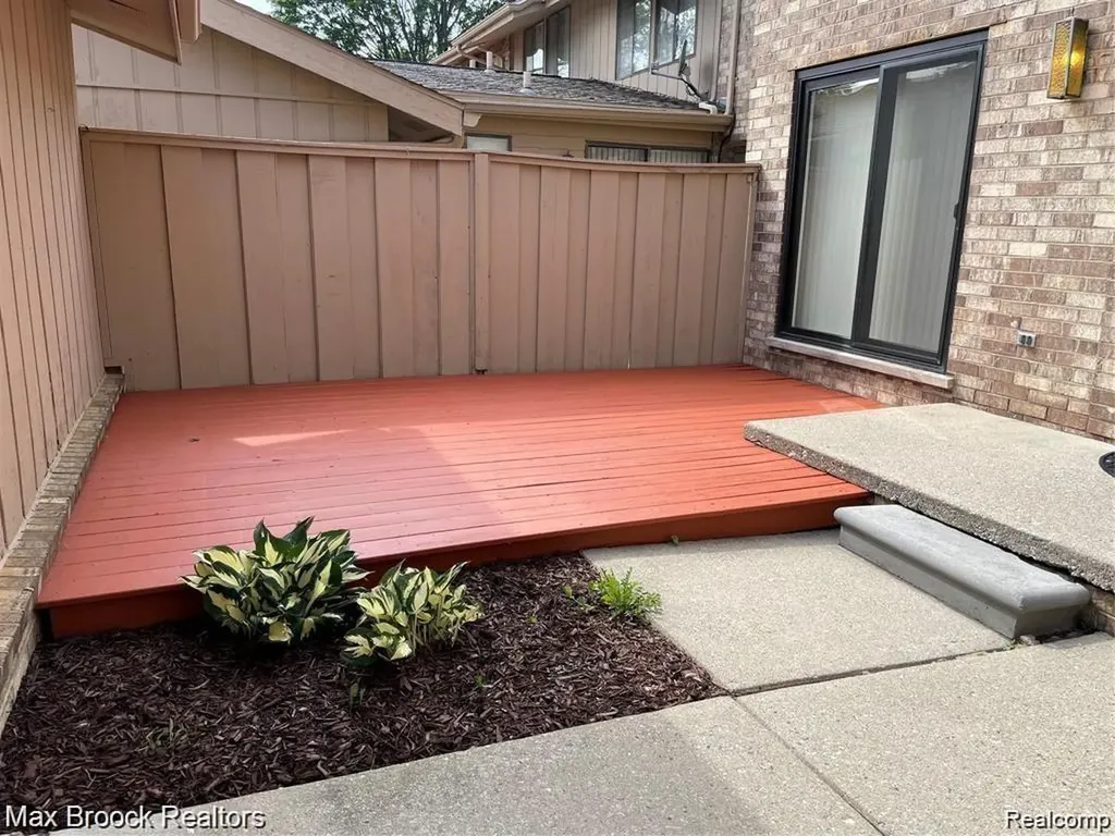 7338 Creek View Court West Bloomfield Charter Township MI 48322