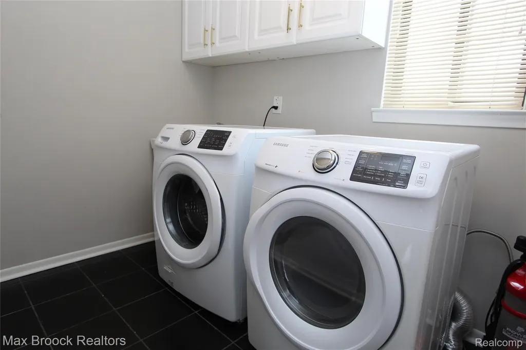 7338 Creek View Court West Bloomfield Charter Township MI 48322