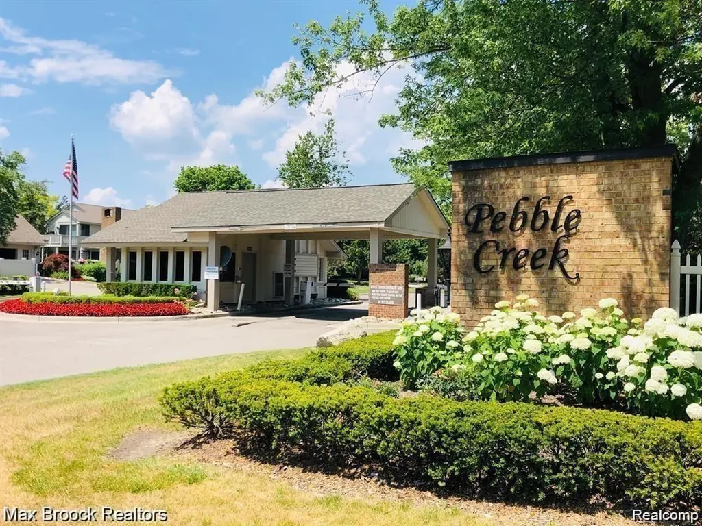 7338 Creek View Court West Bloomfield Charter Township MI 48322