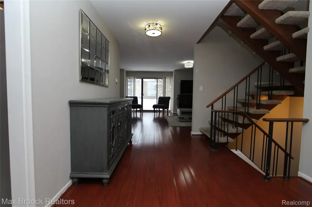 7338 Creek View Court West Bloomfield Charter Township MI 48322