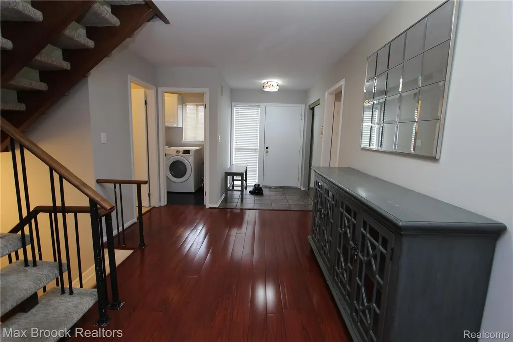 7338 Creek View Court West Bloomfield Charter Township MI 48322