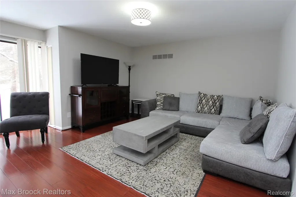 7338 Creek View Court West Bloomfield Charter Township MI 48322