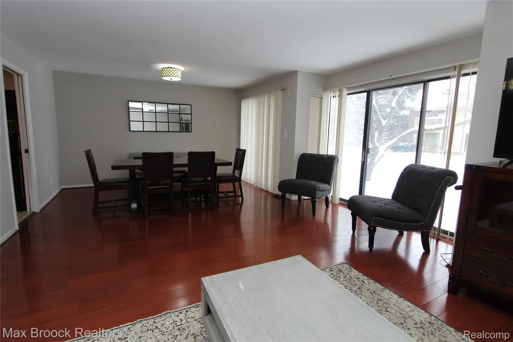 7338 Creek View Court West Bloomfield Charter Township MI 48322