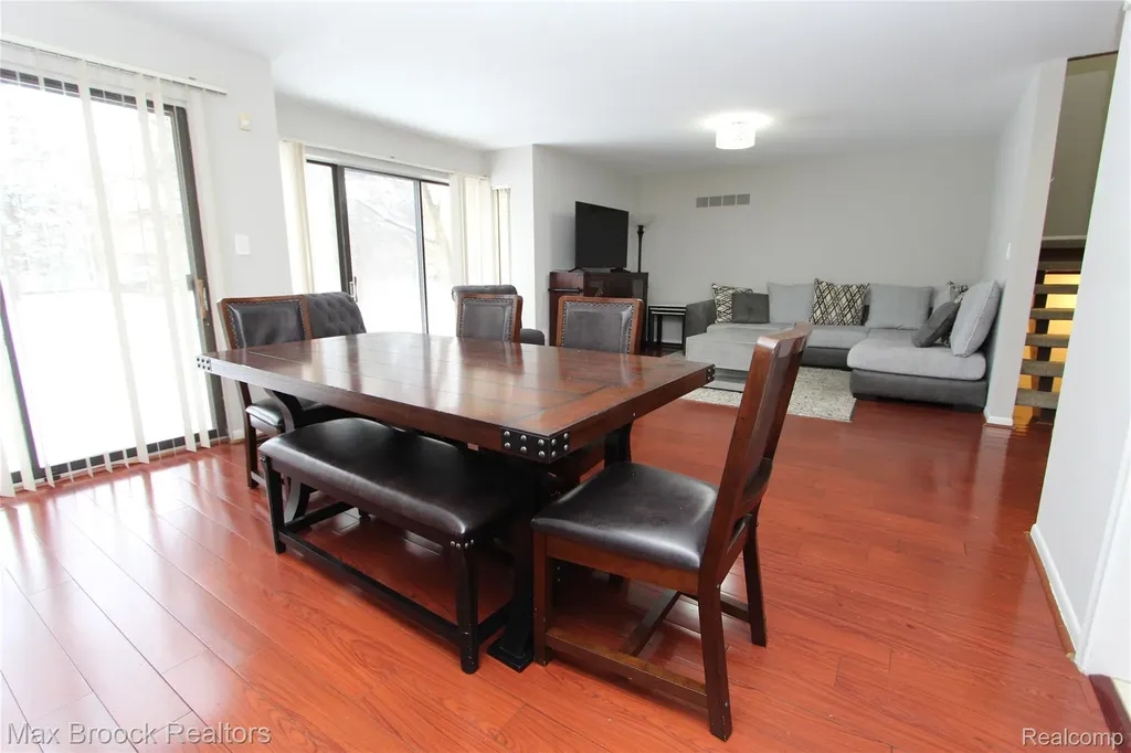 7338 Creek View Court West Bloomfield Charter Township MI 48322