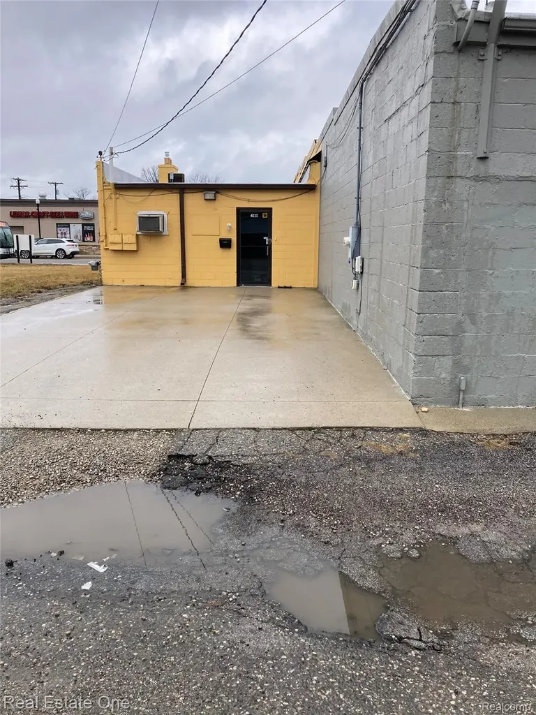 4111 12 Mile Road Berkley City MI 48072