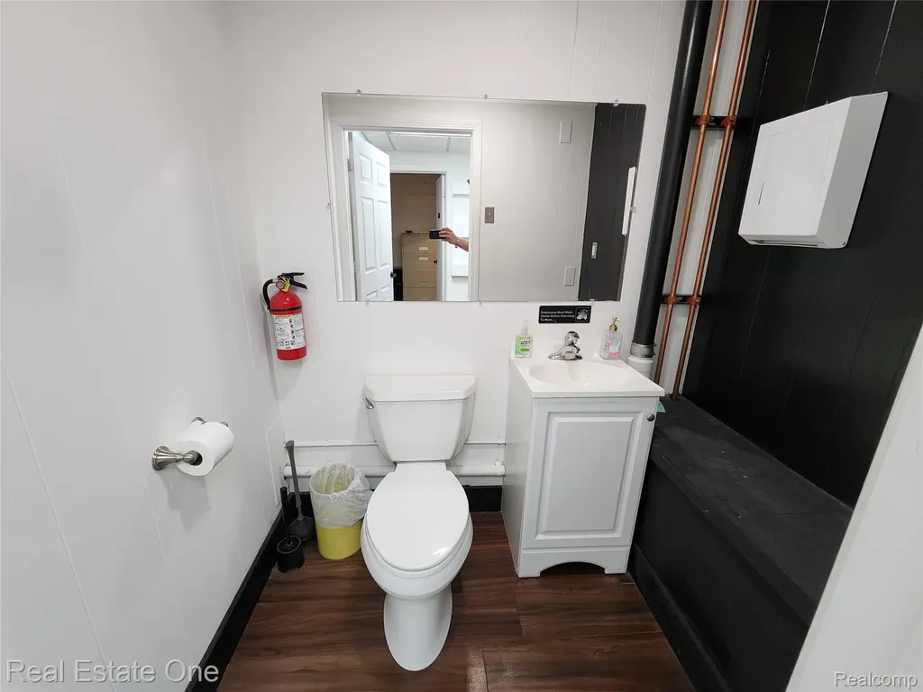 4105 12 Mile Road Berkley City MI 48072