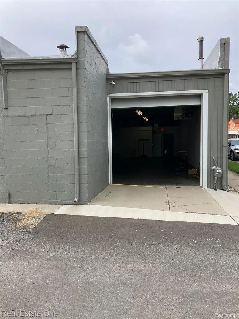 4105 12 Mile Road Berkley City MI 48072