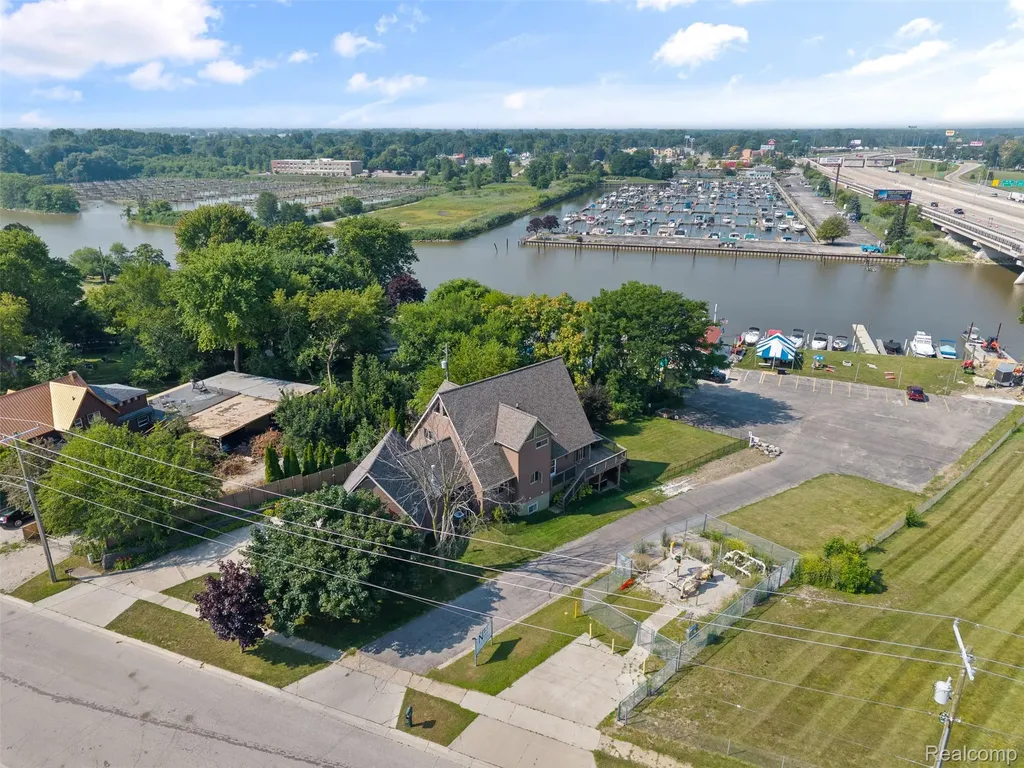 1907 Riverside Drive Port Huron City MI 48060