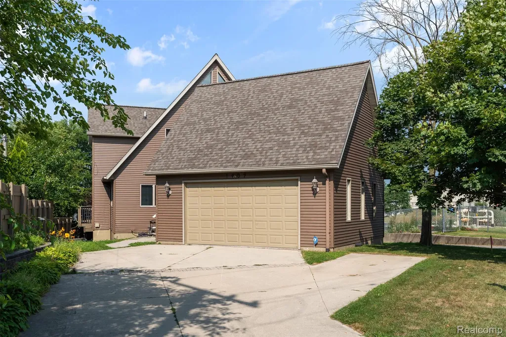 1907 Riverside Drive Port Huron City MI 48060