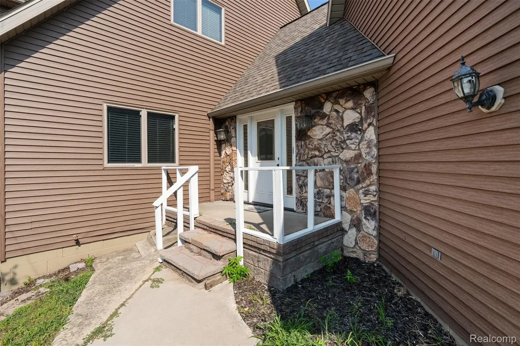 1907 Riverside Drive Port Huron City MI 48060