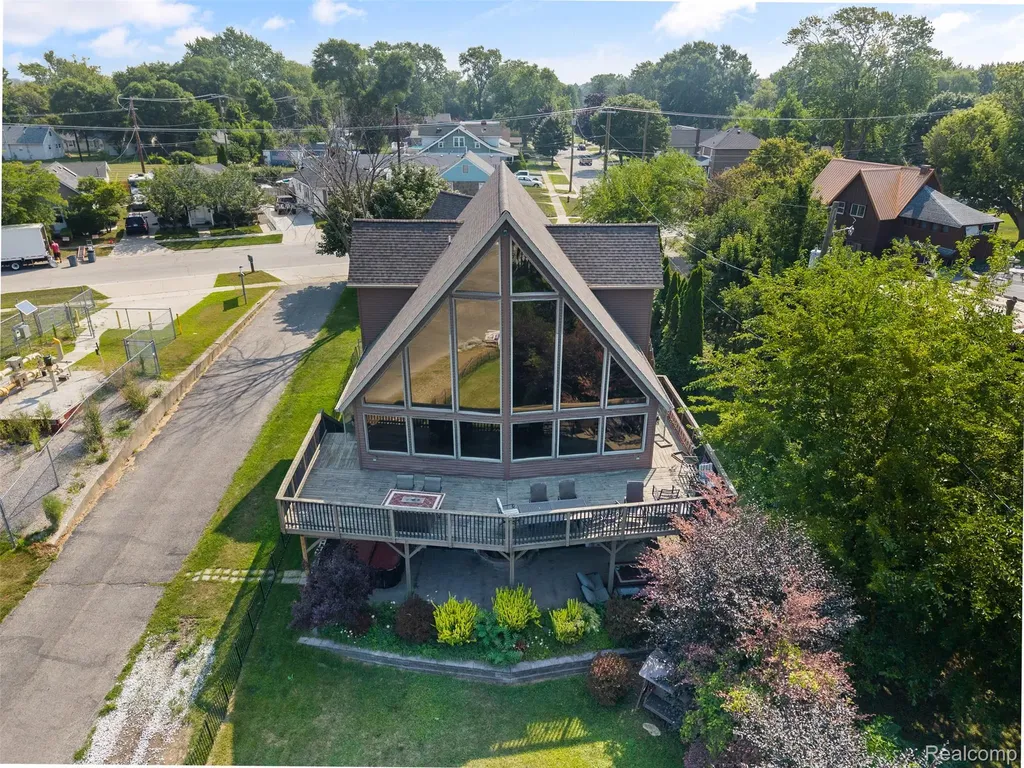 1907 Riverside Drive Port Huron City MI 48060