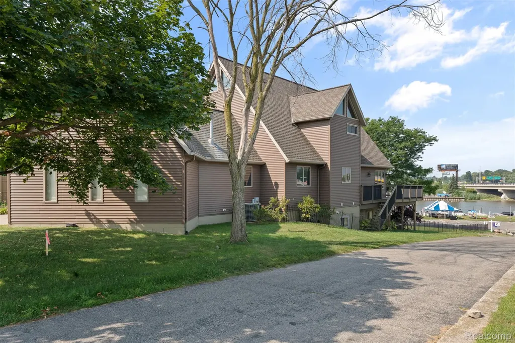 1907 Riverside Drive Port Huron City MI 48060