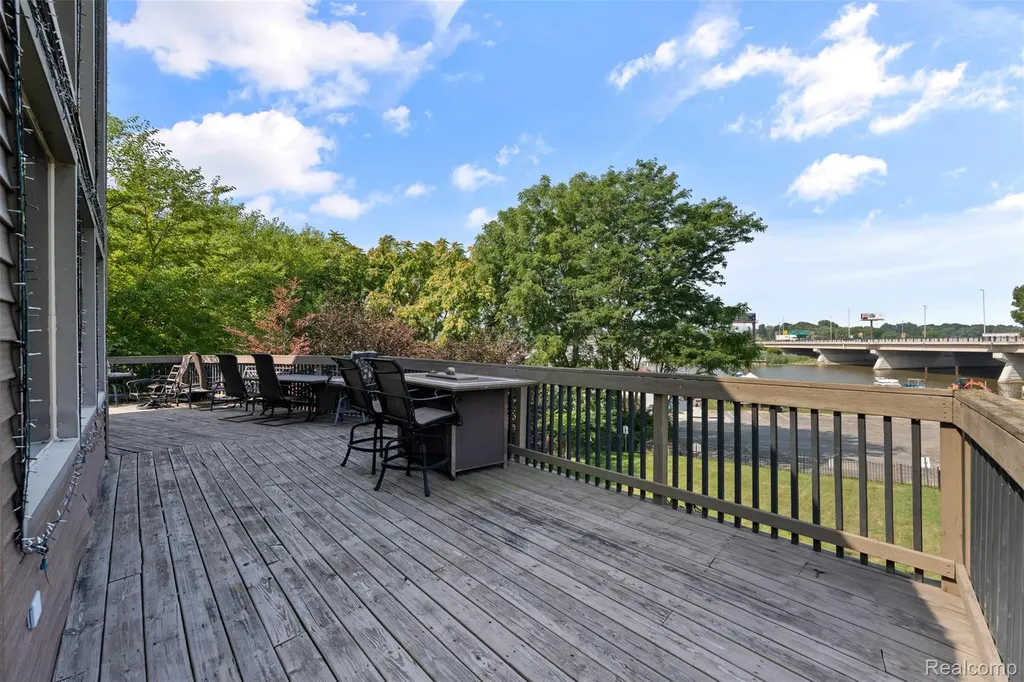 1907 Riverside Drive Port Huron City MI 48060