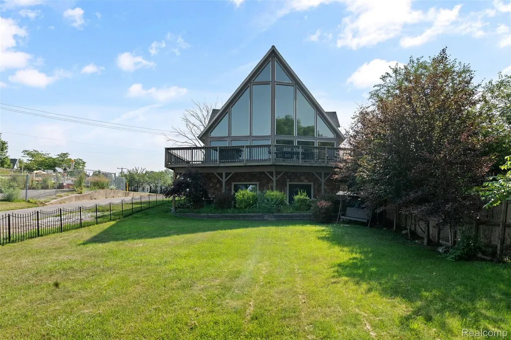 1907 Riverside Drive Port Huron City MI 48060