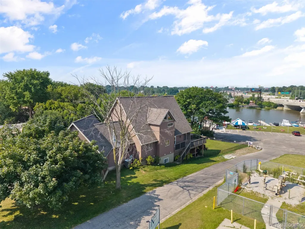 1907 Riverside Drive Port Huron City MI 48060