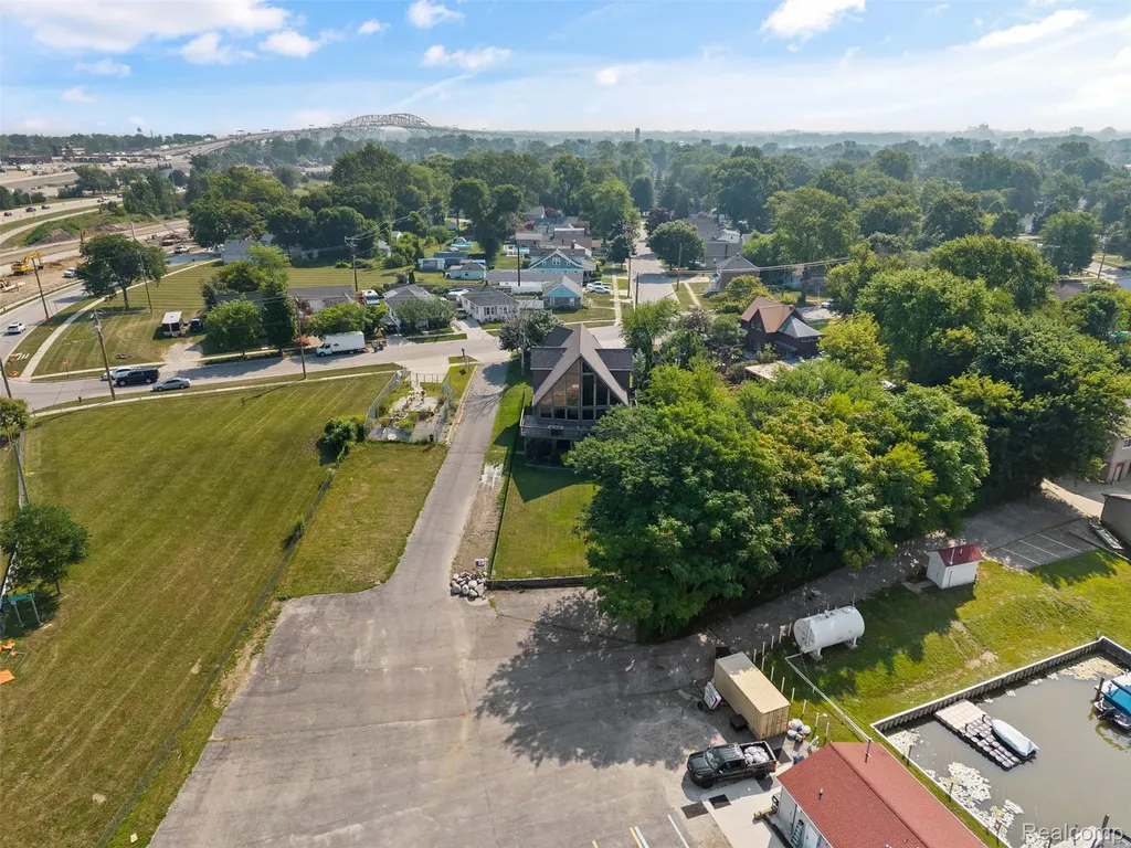 1907 Riverside Drive Port Huron City MI 48060