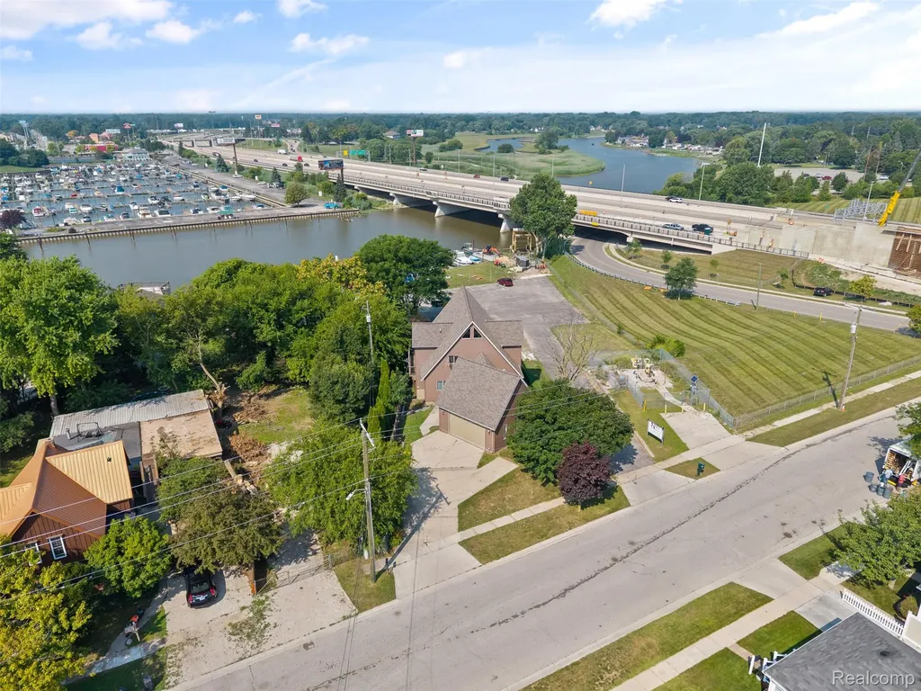 1907 Riverside Drive Port Huron City MI 48060