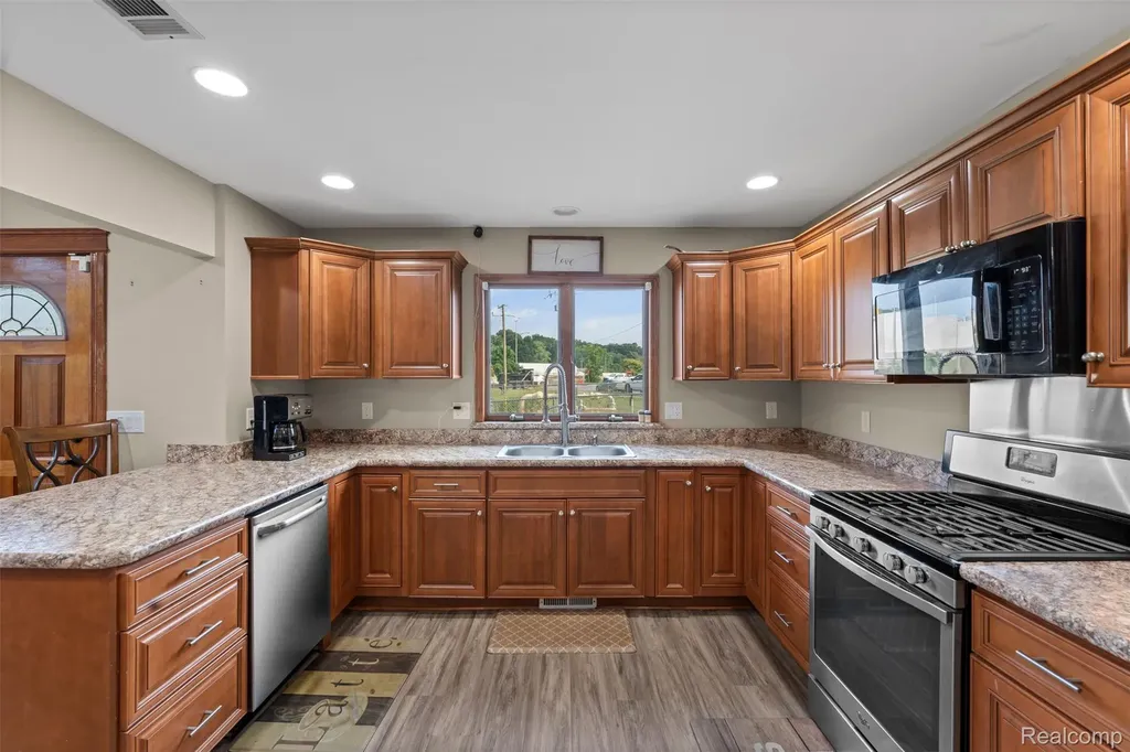 1907 Riverside Drive Port Huron City MI 48060