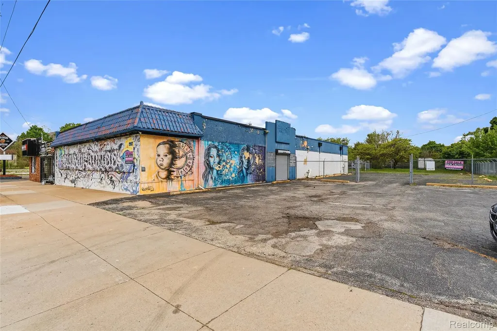 1917 Davison Road Flint City MI 48506